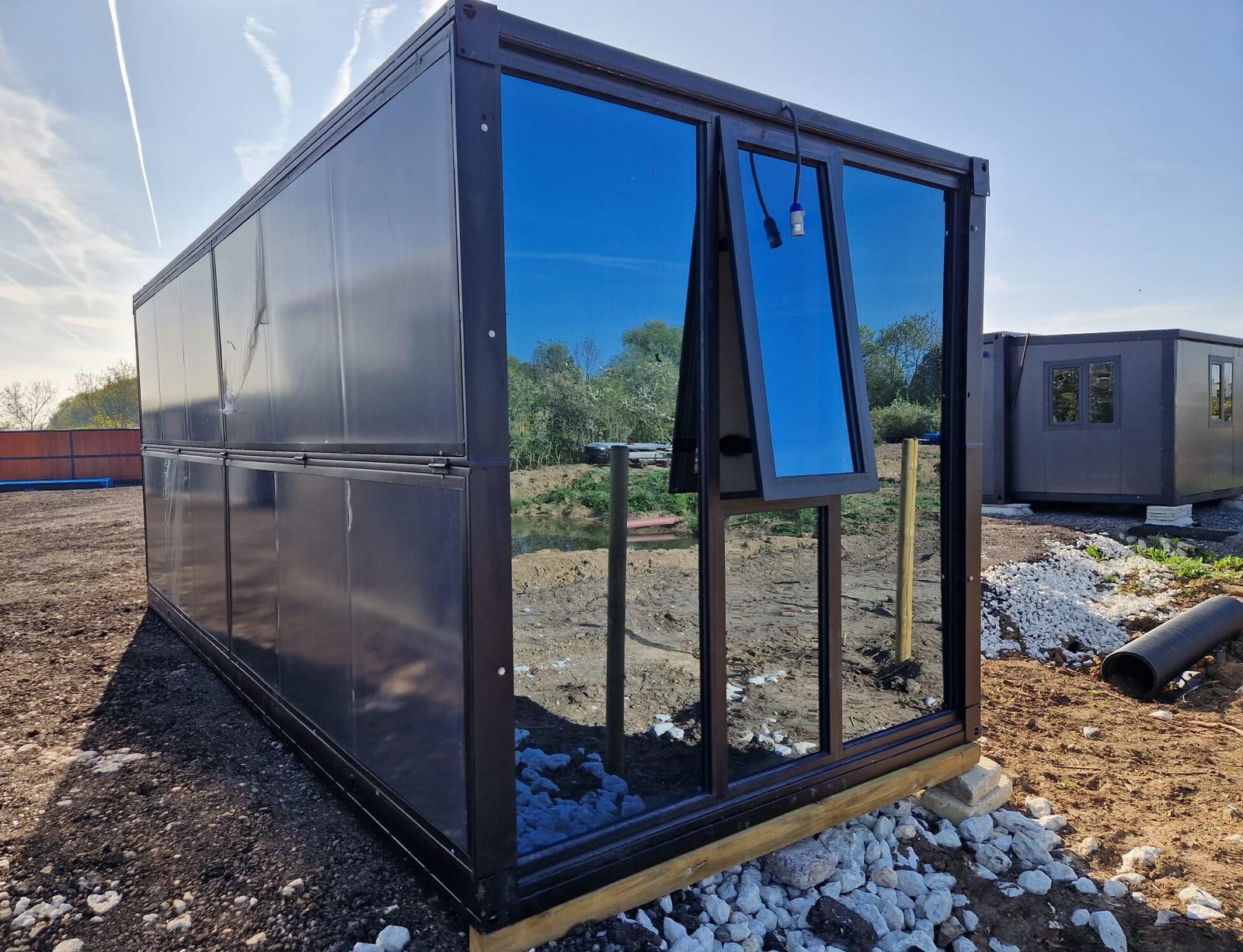 container office full glass end